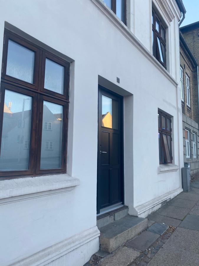 En Lille Hel Lejlighed I Midtbyen - Centralt, Hyggelig Og Taet Pa Alt! Randers Exterior foto